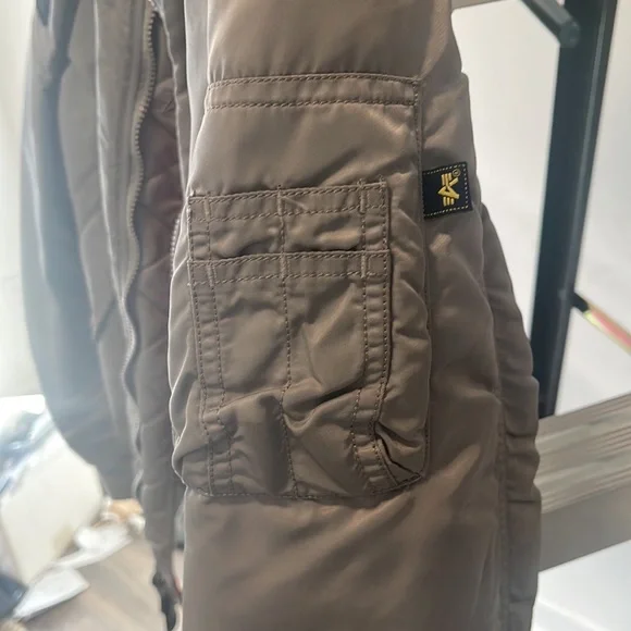 Bomber - Picture 2 of 5